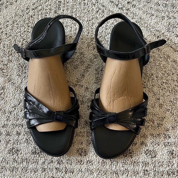 SAS Tripad Comfort Black Patent Sandals - Picture 5 of 5